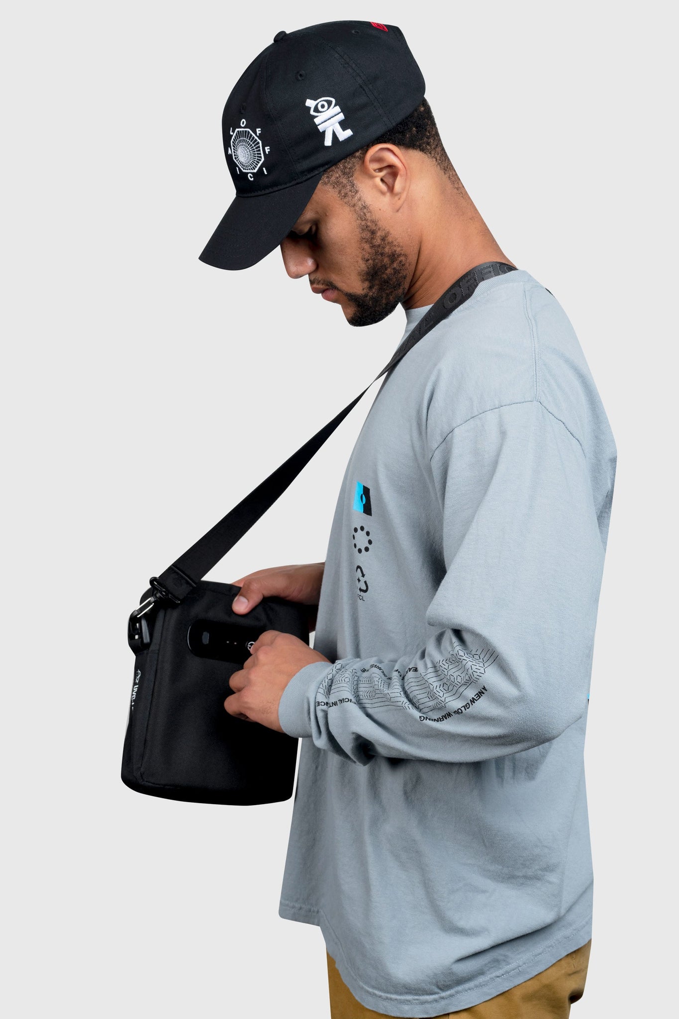 UV-C Light Emitting Shoulder Bag